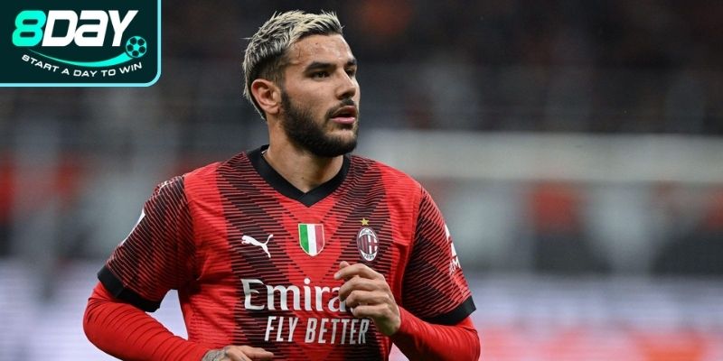 Theo Hernández với những pha tạt bóng chính xác